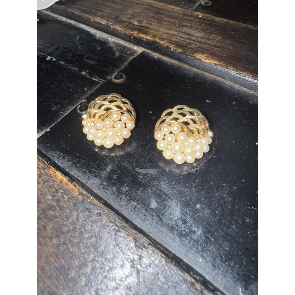 Vtg Crown Trifari Faux Pearl Rhinestone Clip Earrings HTF Scallop Design Estate